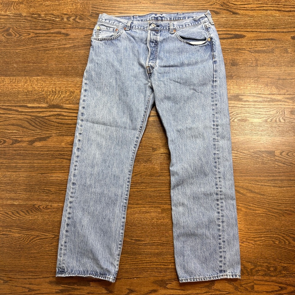 Levis 501 Jeans Mens 38x32 Light Wash Blue Straight Denim Button Fly